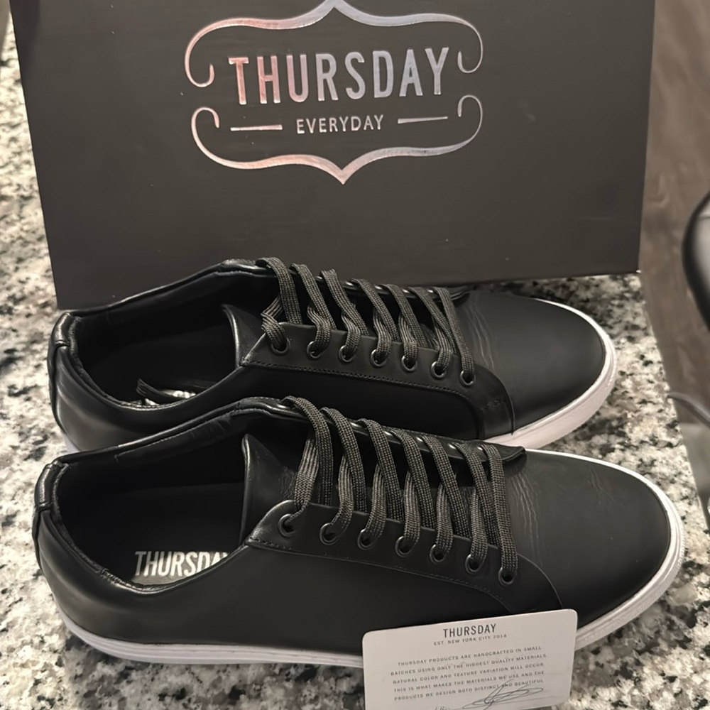 Black low top sneakers